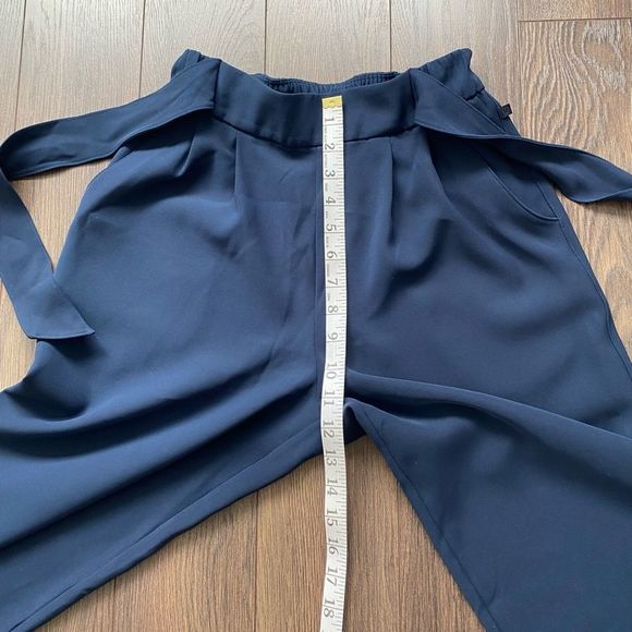 LULULEMON Noir Crop in True Navy - Picture 10 of 11